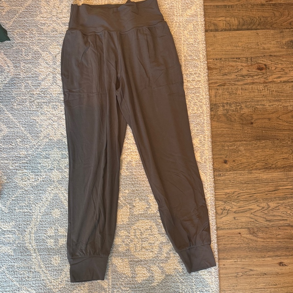 Athleta Dark Gray Salutation Joggers size M